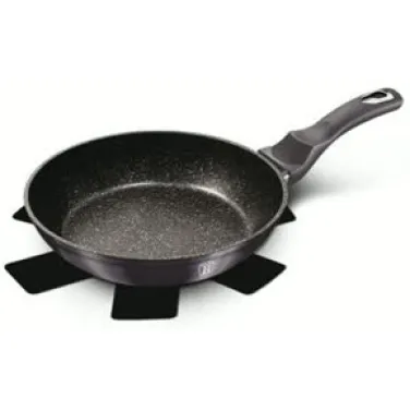 Serpenyő, 24 cm, Metallic Line Carbon Pro Edition AJÁNDÉK KARCOLÁSVÉDŐ (BH/6889)